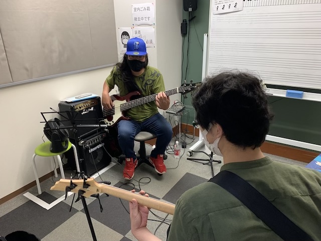 ベース